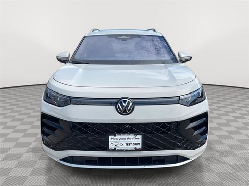 New 2026 Volkswagen Tiguan SEL R-Line AWD/4WD image 2