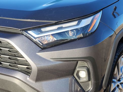 Used 2023 Toyota RAV4 XLE Premium image 11