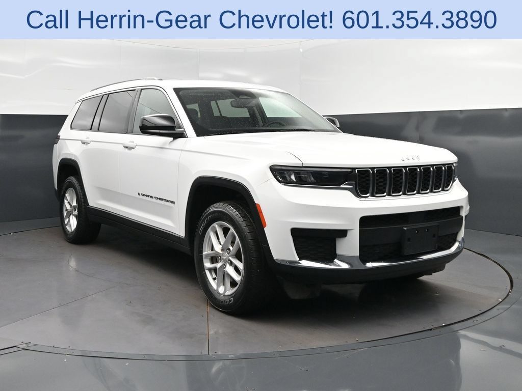 Used 2023 Jeep Grand Cherokee L Laredo RWD image 9
