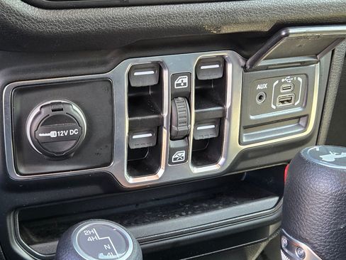 Used 2025 Jeep Wrangler Unlimited Sport AWD/4WD image 25
