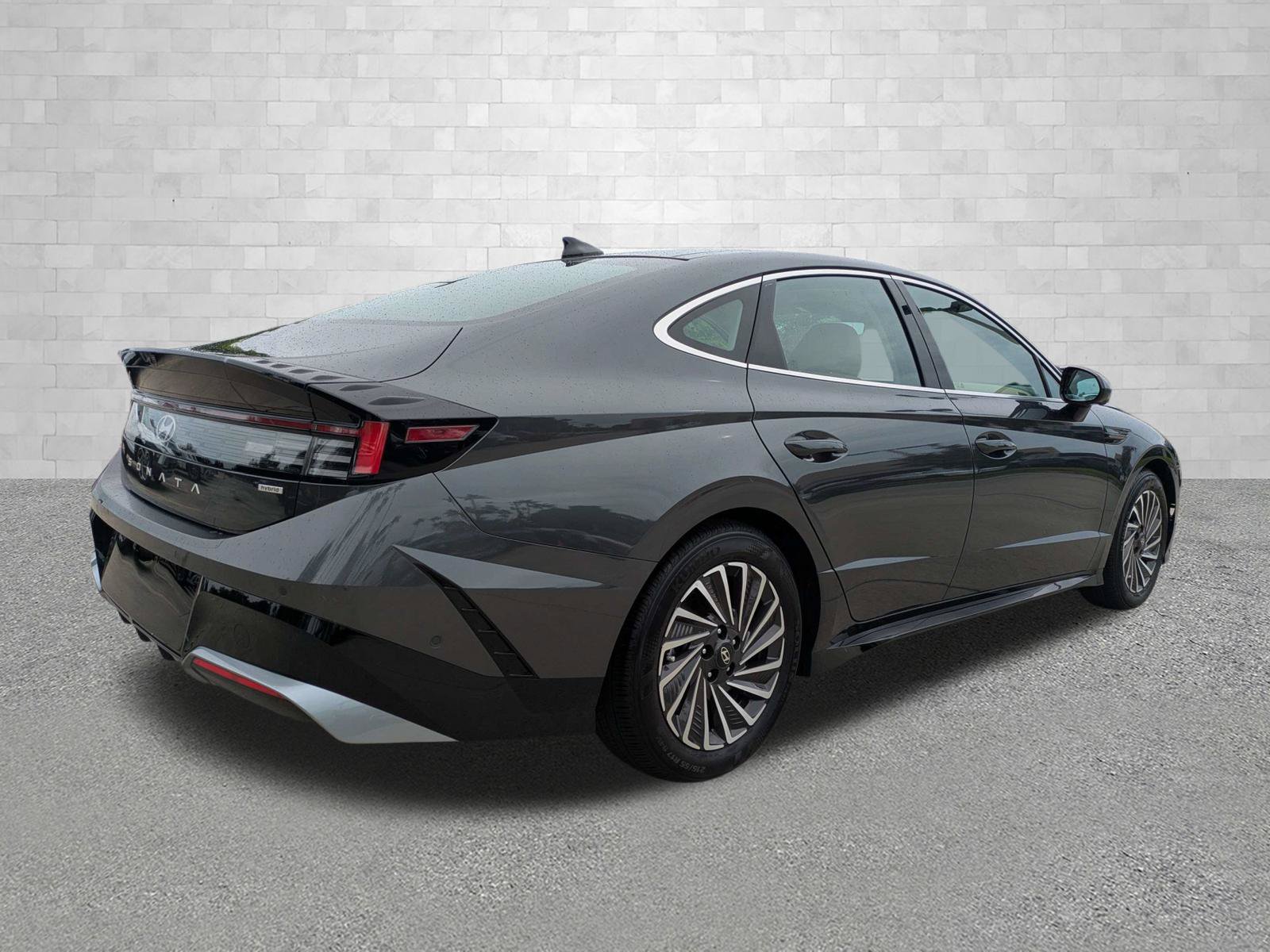 Certified 2024 Hyundai Sonata Limited FWD image 2