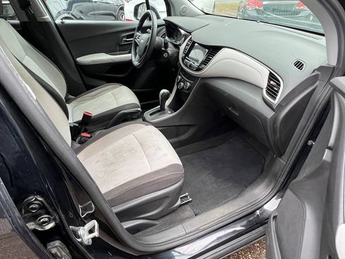 Used 2018 Chevrolet Trax LT FWD image 8