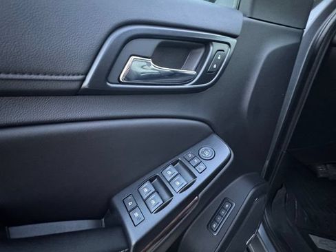 Used 2018 Chevrolet Suburban LT w/ Luxury Package AWD/4WD image 5