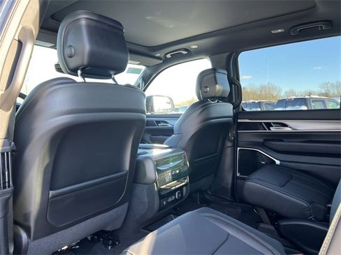 New 2026 Jeep Grand Wagoneer Limited w/ Premium Group II image 32