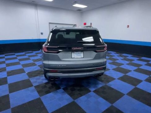 Used 2024 GMC Acadia Elevation w/ Luxury Package AWD/4WD image 7