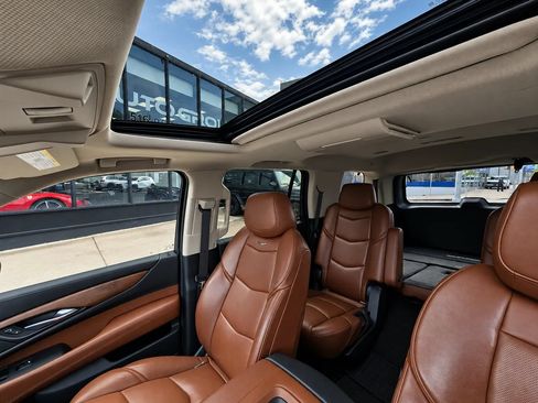 Used 2019 Cadillac Escalade Luxury AWD/4WD image 61