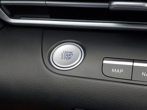 Used 2025 Hyundai Elantra Limited FWD image 16