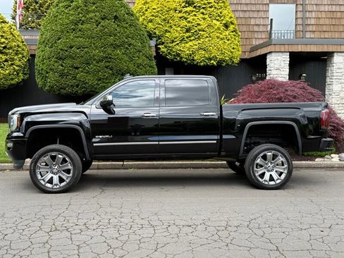Used 2017 GMC Sierra 1500 Denali w/ Denali Ultimate Package AWD/4WD image 3