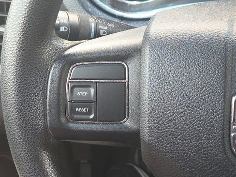 Used 2013 Dodge Avenger SE FWD image 31