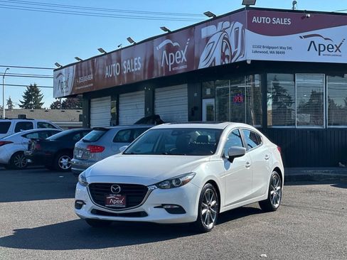 Used 2018 MAZDA MAZDA3 Touring FWD image 2