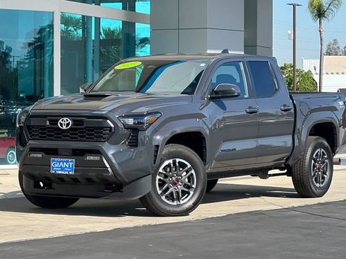 Used 2025 Toyota Tacoma TRD Sport AWD/4WD image 8