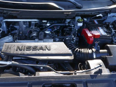 Used 2024 Nissan Rogue S FWD image 18