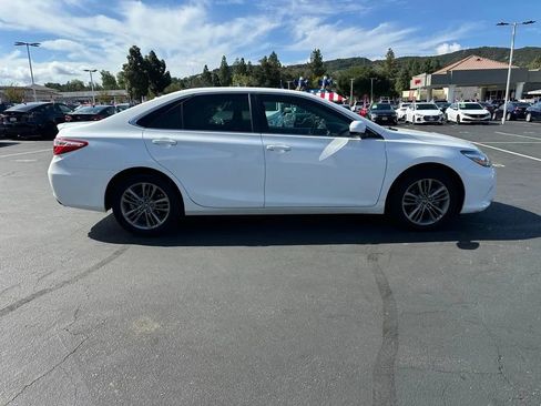 Used 2017 Toyota Camry SE image 5