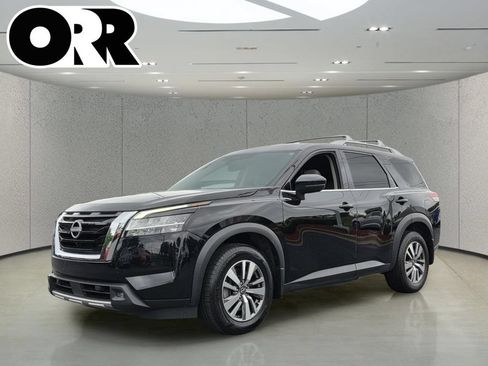 Used 2022 Nissan Pathfinder SL FWD image 1