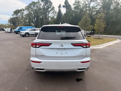 Used 2024 Mitsubishi Outlander AWD image 17