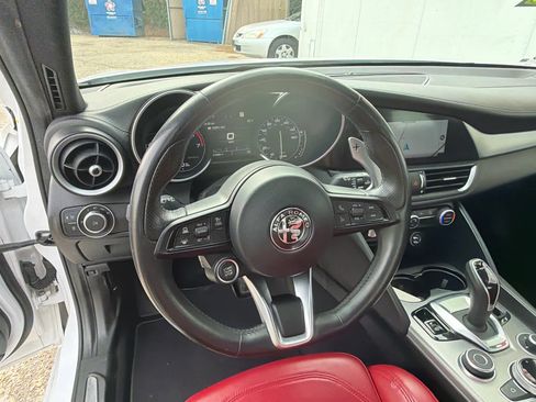 Used 2023 Alfa Romeo Giulia Veloce image 16