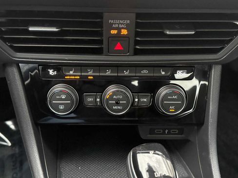Certified 2023 Volkswagen Jetta SE w/ Panoramic Sunroof Package image 26