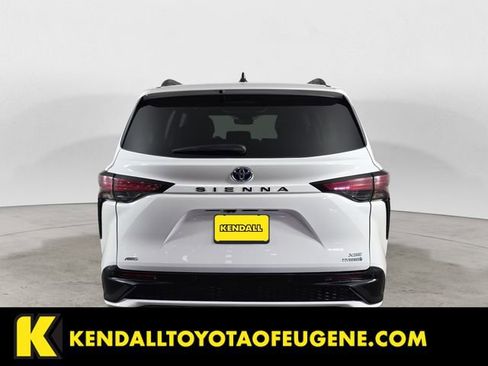 Used 2024 Toyota Sienna XSE AWD/4WD image 4