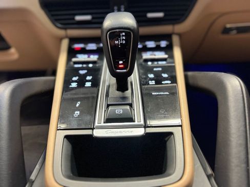 Used 2023 Porsche Cayenne Platinum Edition image 26