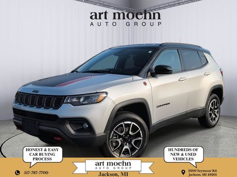 Used 2024 Jeep Compass Trailhawk AWD/4WD image 1