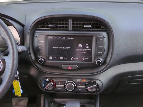 Used 2025 Kia Soul LX w/ LX Technology Package FWD image 17
