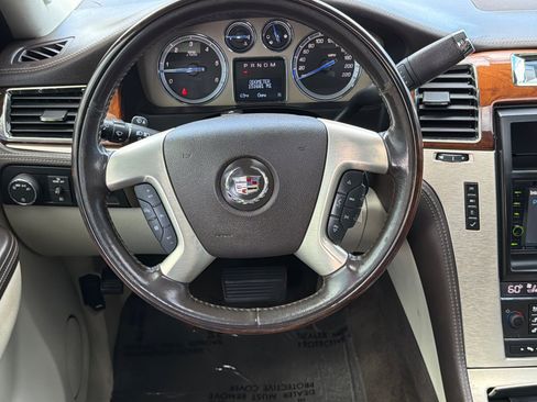 Used 2013 Cadillac Escalade ESV Platinum AWD/4WD image 15
