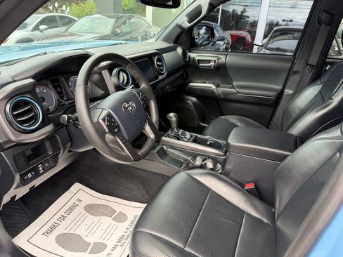 Used 2019 Toyota Tacoma TRD Off-Road w/ TRD Premium Off Road Package AWD/4WD image 4
