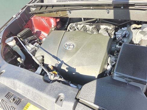 Used 2017 Toyota Highlander XLE image 31