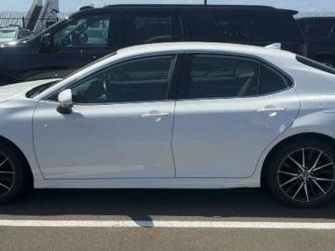 Used 2023 Toyota Camry SE image 12