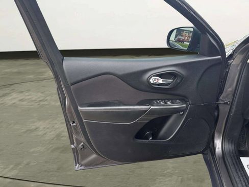 Used 2014 Jeep Cherokee Latitude w/ Comfort/Convenience Group image 10