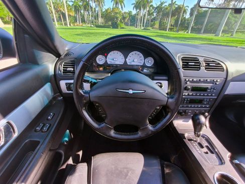 Used 2004 Ford Thunderbird image 17