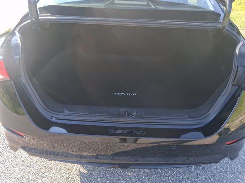 Certified 2023 Nissan Sentra SR w/ Midnight Edition Package FWD image 17