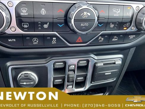 Used 2020 Jeep Gladiator Overland AWD/4WD image 31