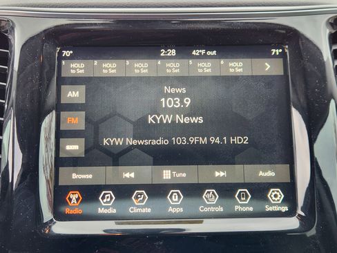 Used 2019 Jeep Cherokee Limited image 11