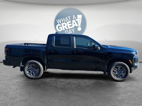 Used 2025 Nissan Frontier SV w/ SV Convenience Package AWD/4WD image 2