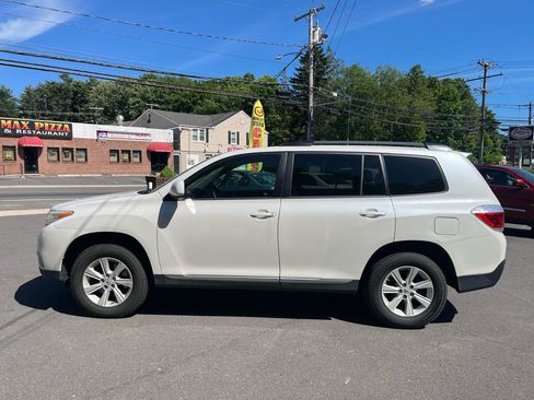Used 2013 Toyota Highlander SE AWD/4WD image 2