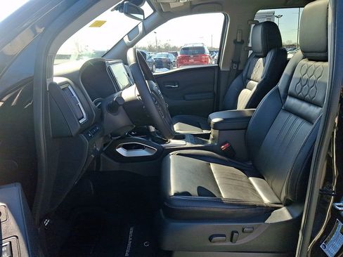 Certified 2025 Nissan Frontier SL image 13