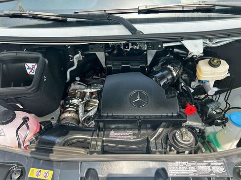 Used 2025 Mercedes-Benz Sprinter 2500 image 25