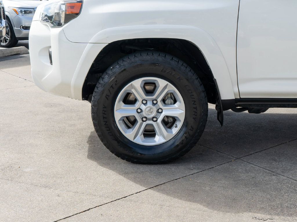Used 2020 Toyota 4Runner SR5 Premium w/ Moonroof Package AWD/4WD image 29