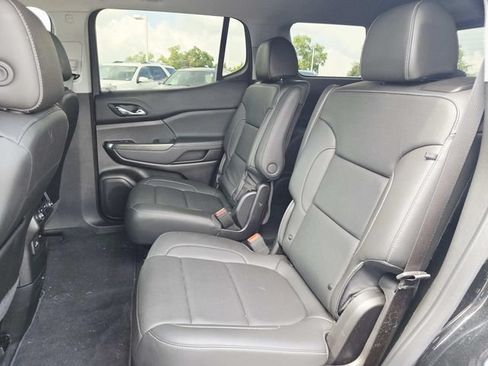 Used 2023 GMC Acadia SLT w/ Elevation Edition FWD image 9
