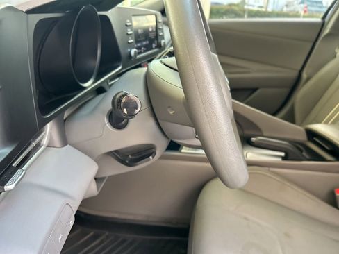 Used 2022 Hyundai Elantra SEL FWD image 36