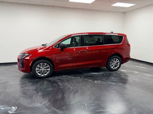 New 2027 Chrysler Pacifica Select AWD/4WD image 22