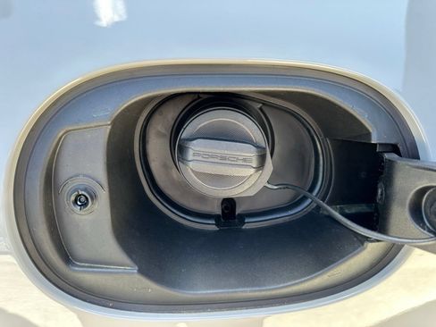 Certified 2026 Porsche Macan Turbo AWD/4WD image 42