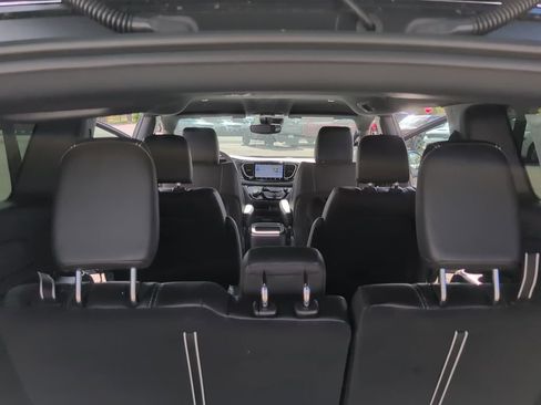 New 2026 Chrysler Pacifica Select image 11