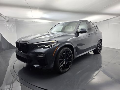Used 2020 BMW X5 M50i w/ Premium Package image 8
