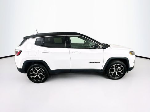 Used 2025 Jeep Compass Limited AWD/4WD image 10