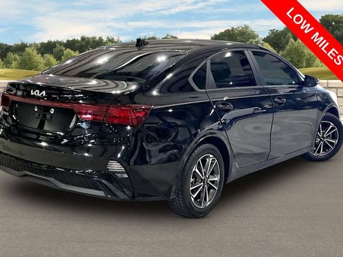 Used 2022 Kia Forte LXS w/ LXS Technology Package FWD image 11