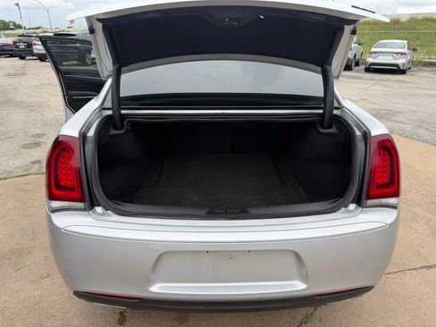 Used 2023 Chrysler 300 Touring w/ Sport Appearance Package RWD image 8