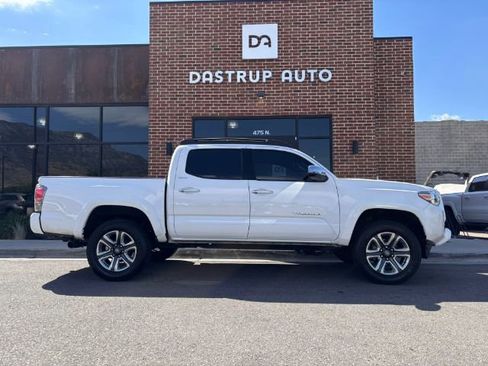 Used 2016 Toyota Tacoma Limited w/ Towing Package image 7