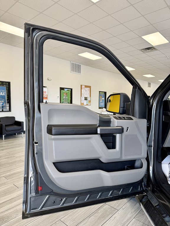 Used 2017 Ford F150 XLT w/ Equipment Group 302A Luxury AWD/4WD image 15